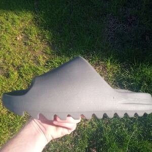Adidas Yeezy Slide onyx Size 11